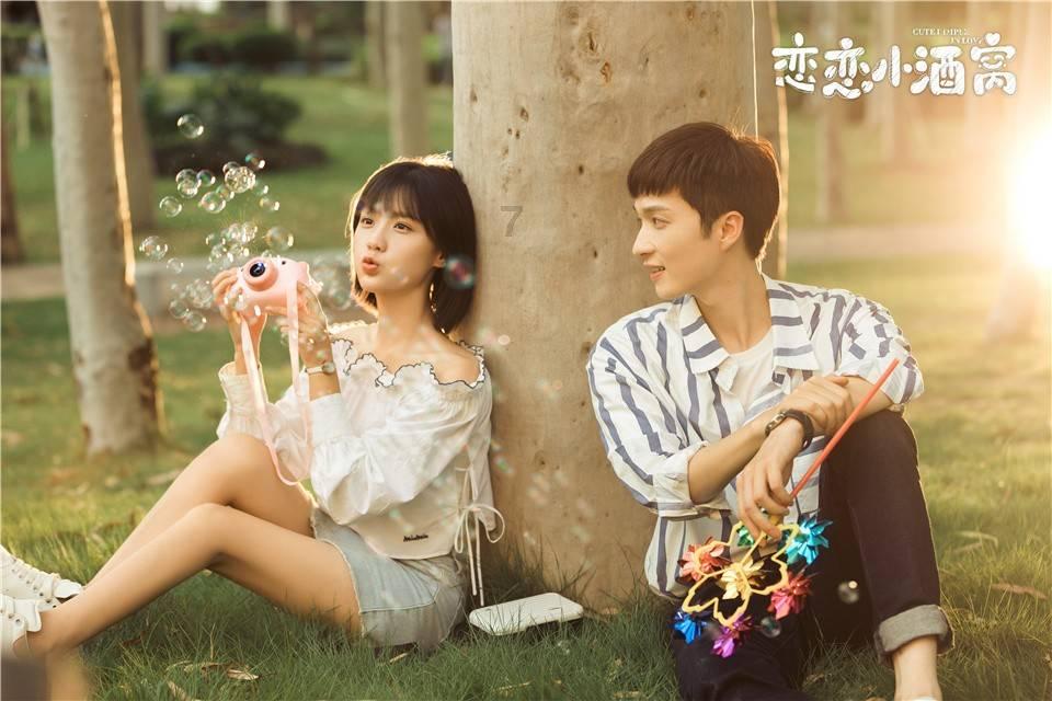 吓到腿软！住户从32楼窗户翻出擦玻璃